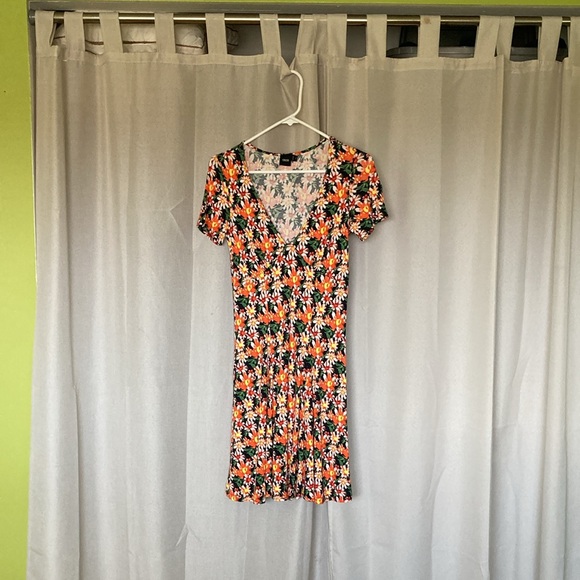 Flirty, stretchy, comfy sundress. Good used condition. - Picture 4 of 5